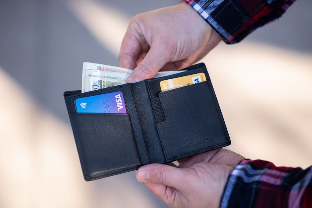 Essential Wallet Contents for Everyday Carry – ID, credit card, cash